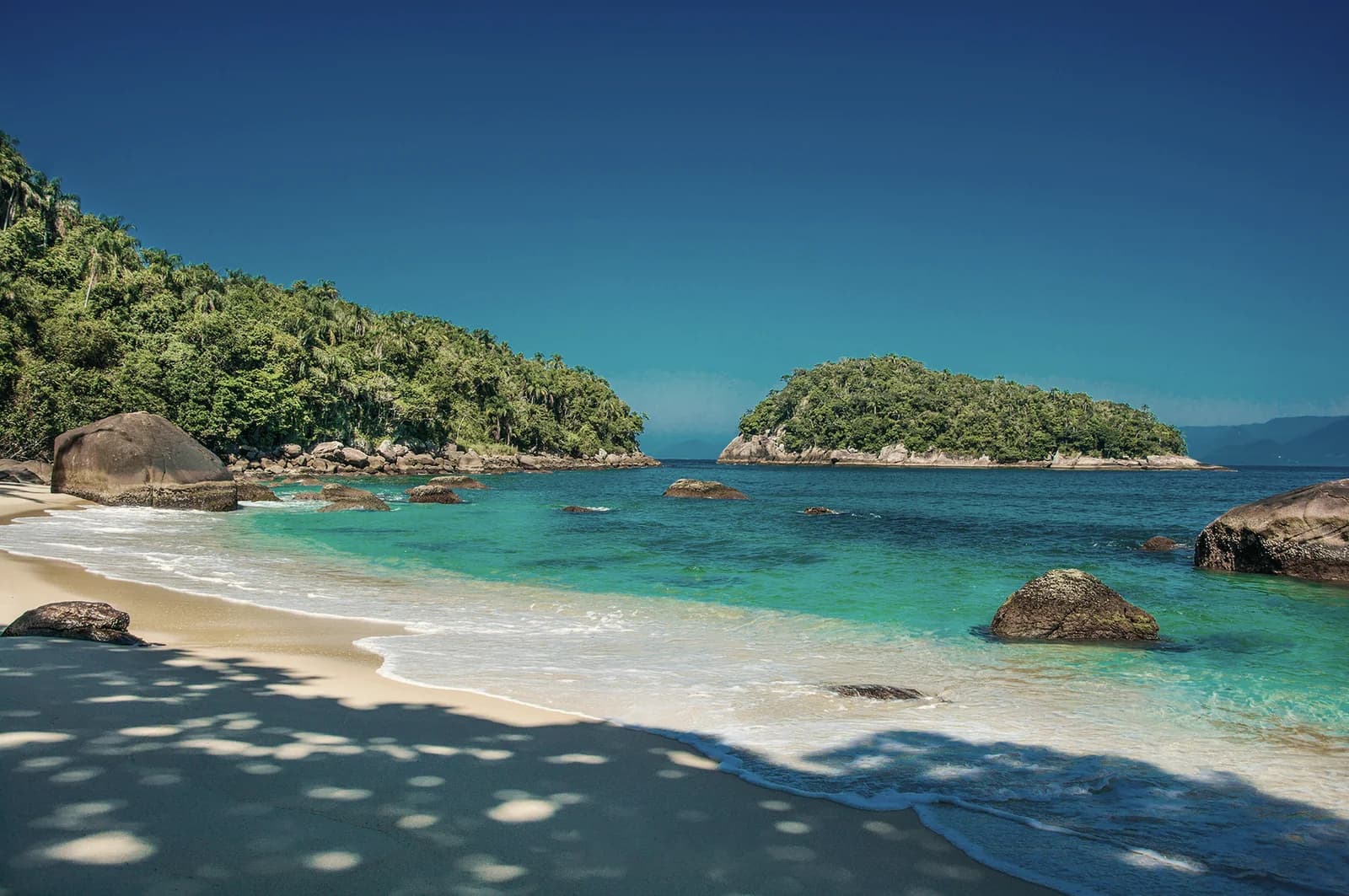 Praia da Ilha das Couves com a ilhota ao fundo